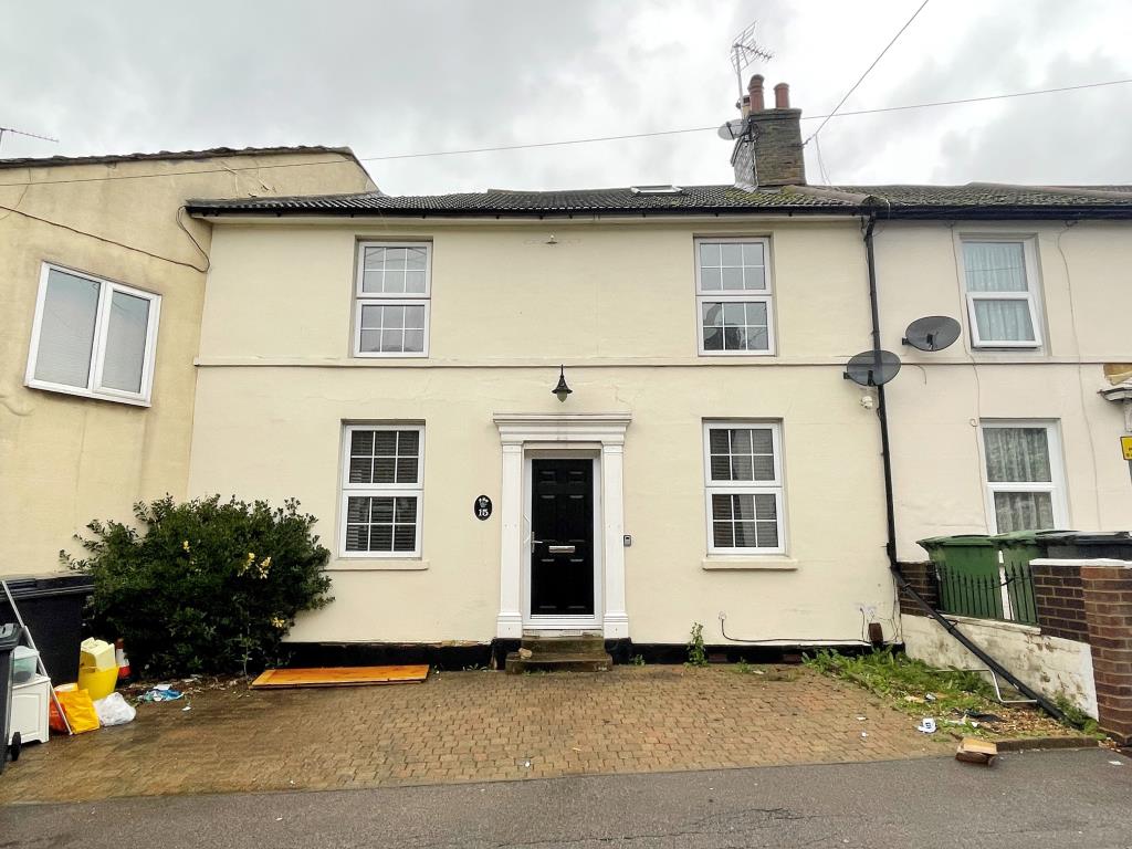 Lot: 67 - TOWN CENTRE DOUBLE FRONTED HOUSE - 